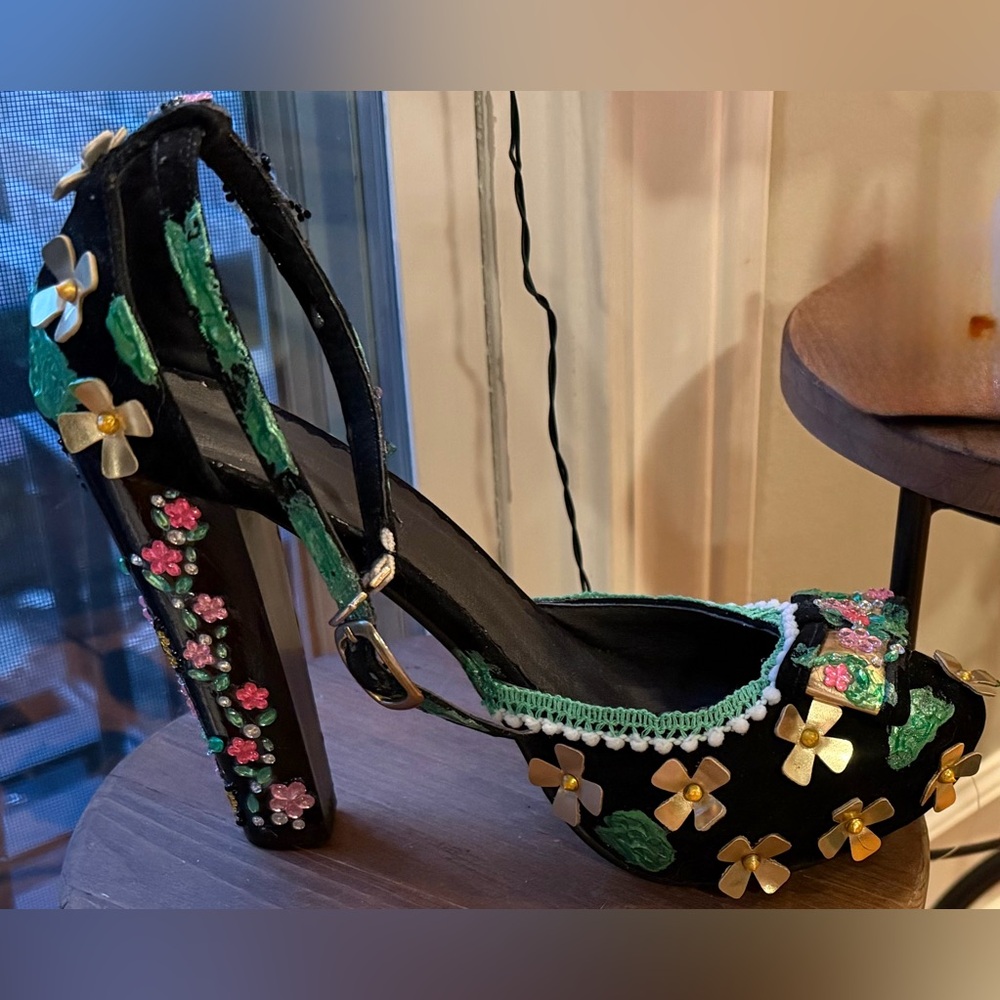 Custom OOAK Statement Heel Black Floral Embellished size 41/9.5 - Picture 9 of 17